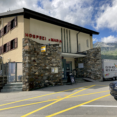 Hospiz Lukmanier, die Strassentafel fehlt wegen Bauarbeiten